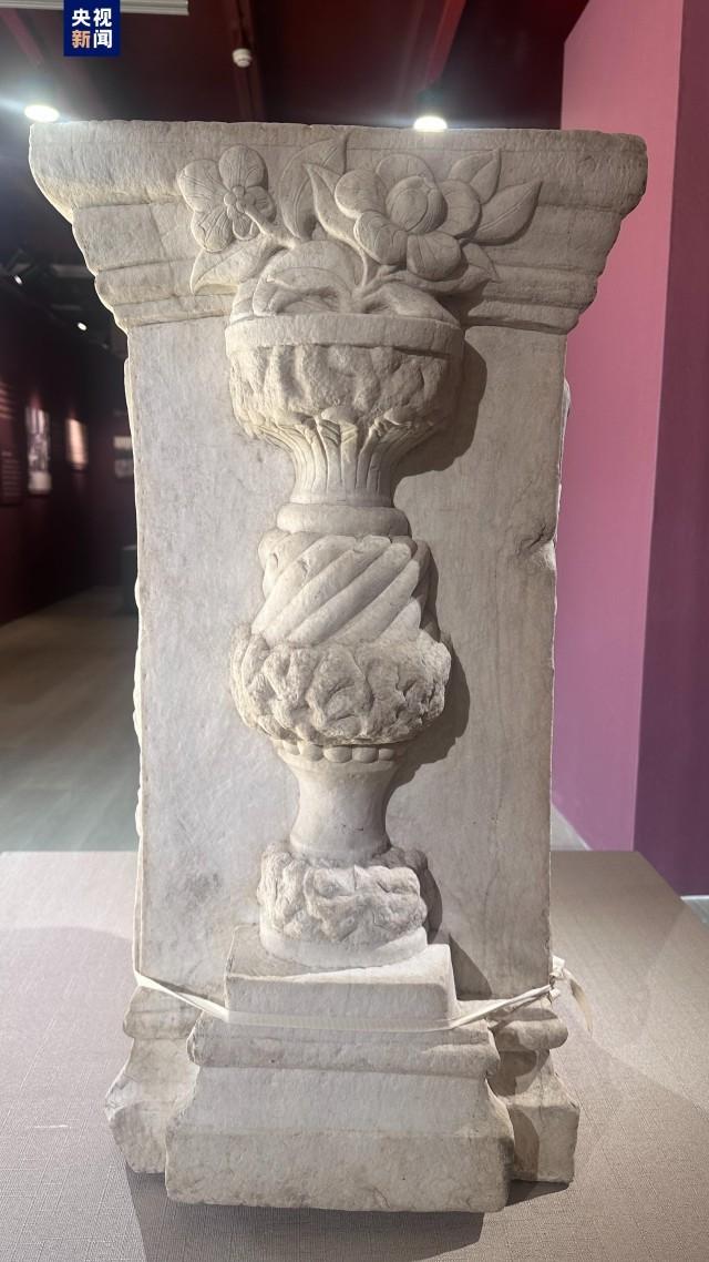 此次回归的石柱共7件,均为汉白玉材质,通高约80~92cm,立面有雕花造型