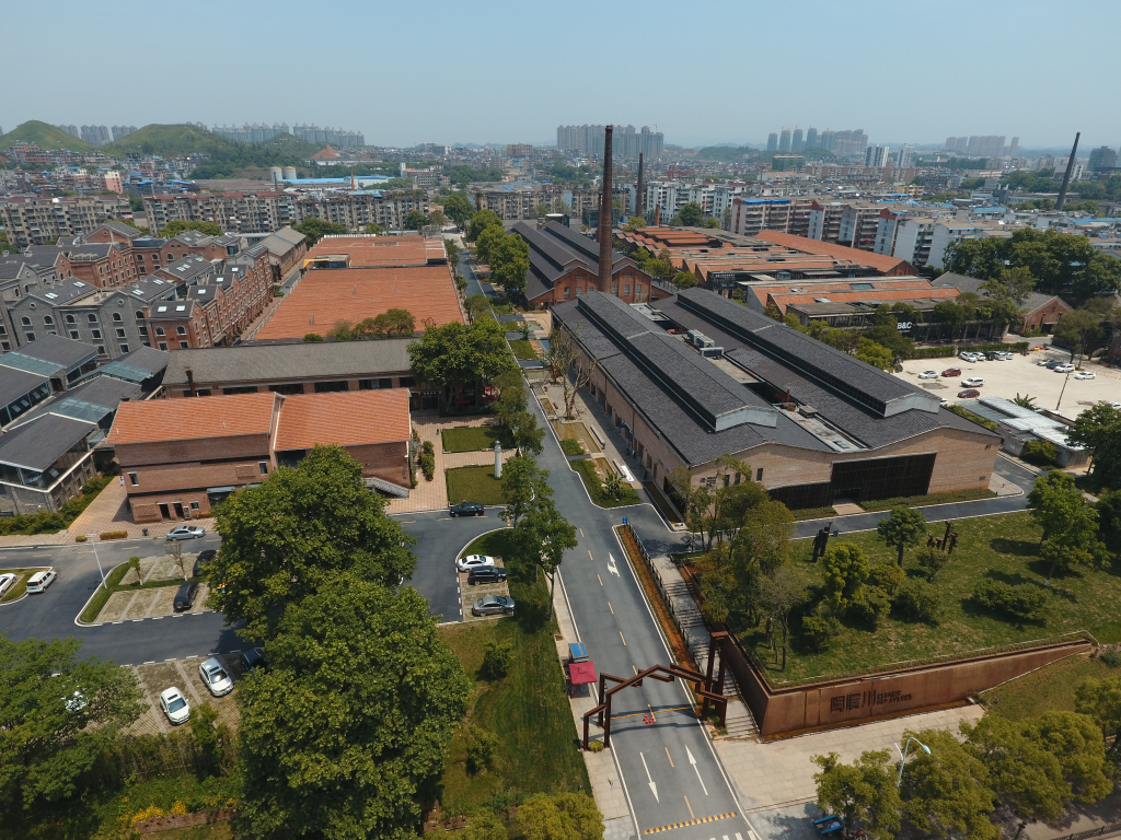 图为景德镇陶溪川文创街区.受访者供图