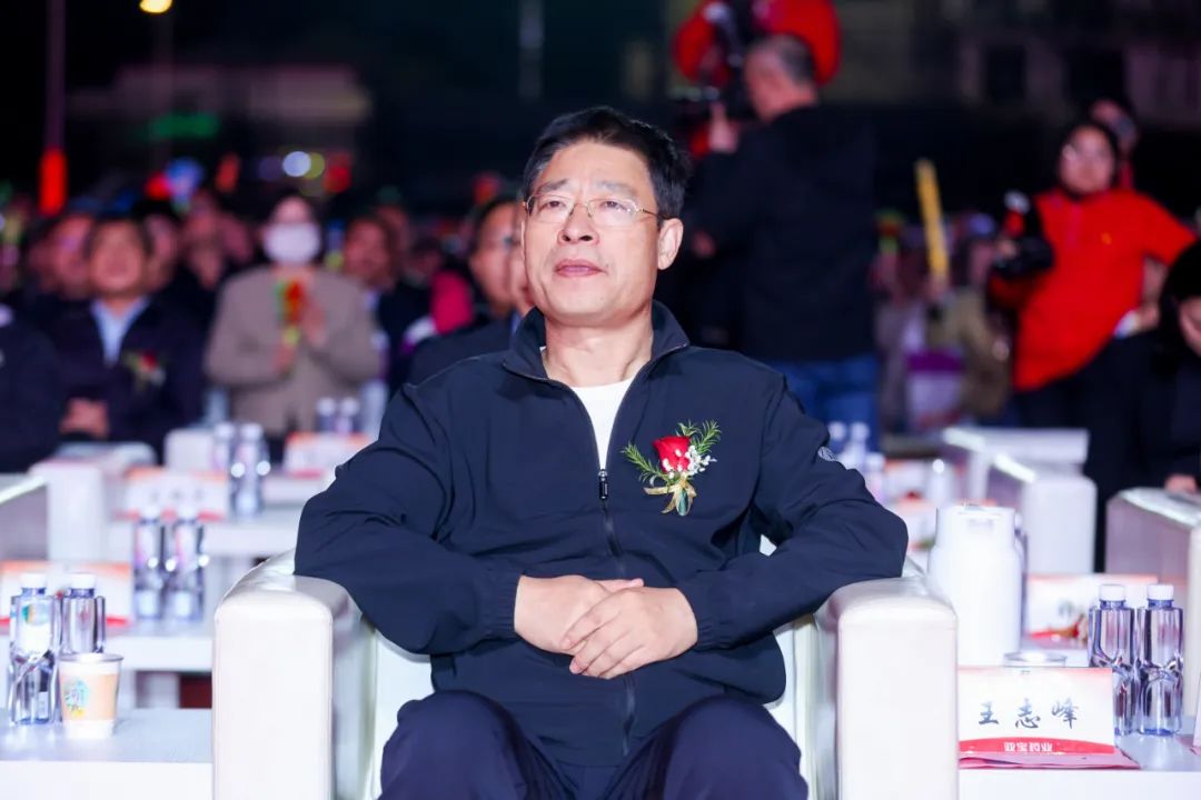 运城市委常委,宣传部部长,统战部部长王志峰出席并宣布文化节启动与会