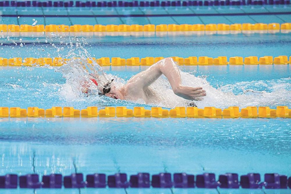 泳池竞技 不惧挫折|游泳_新浪财经_新浪网