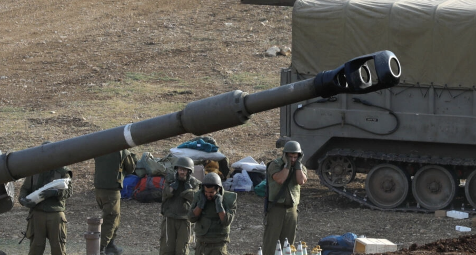 ▲10月9日，以色列士兵向黎巴嫩南部发射炮弹 