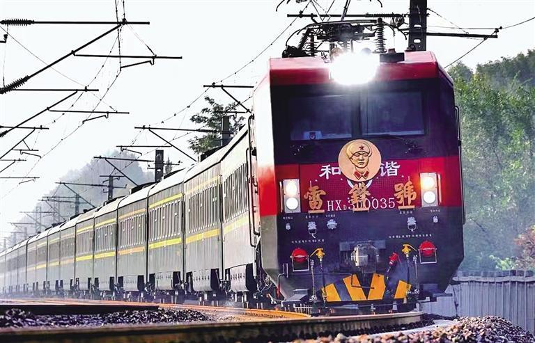 10月12日21时09分,中国铁路兰州局集团有限公司迎水桥机务段银川动车