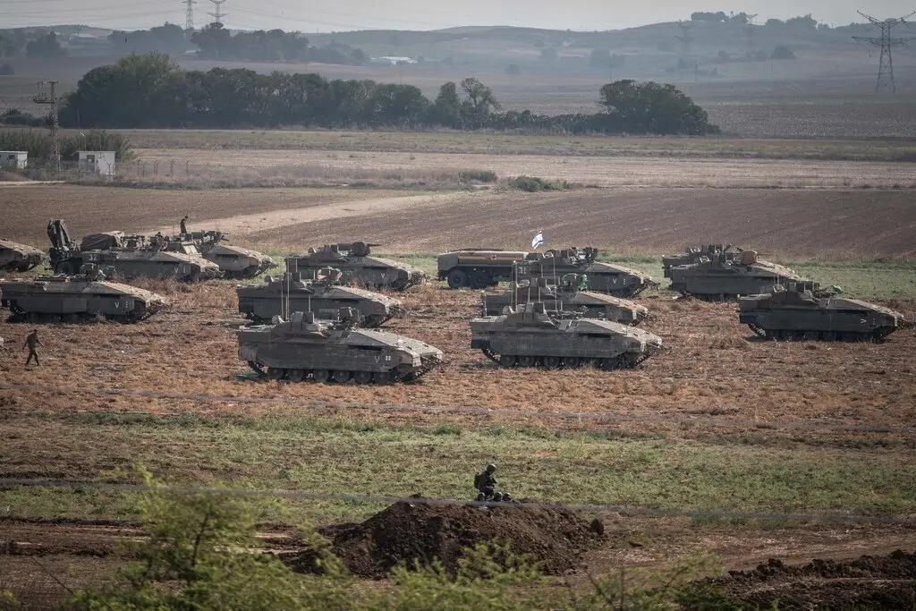 ▲14日，以军在加沙北部边境地带集结