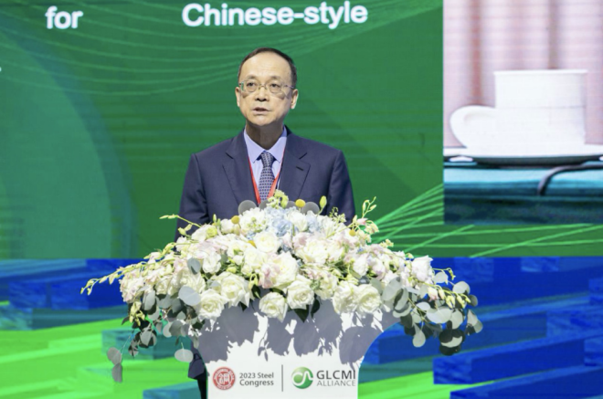 图为谭成旭做主旨发言