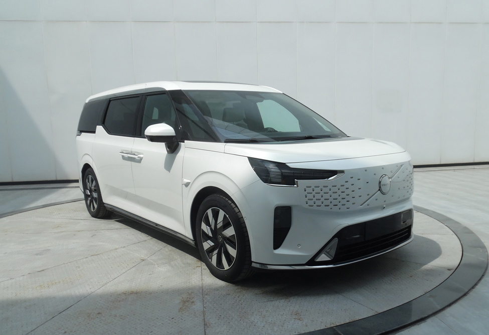 沃尔沃首款MPV车型EM90完成申报 极氪009同款侧面