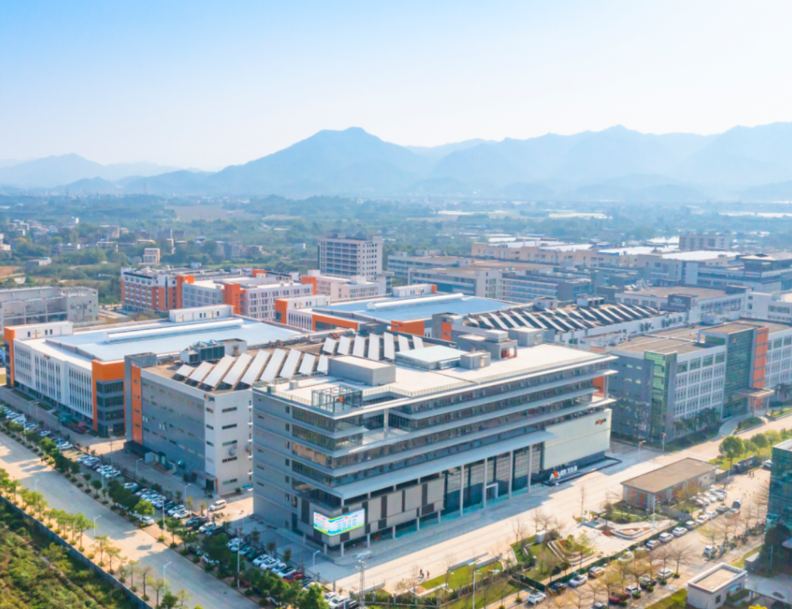 艾比森东江智造中心坐落于惠州市仲恺高新区东江高新科技产业园,总