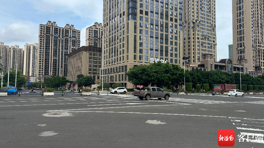 海口市国兴大道海南中心东北路段斑马线(即琼山区国兴大道富力首府