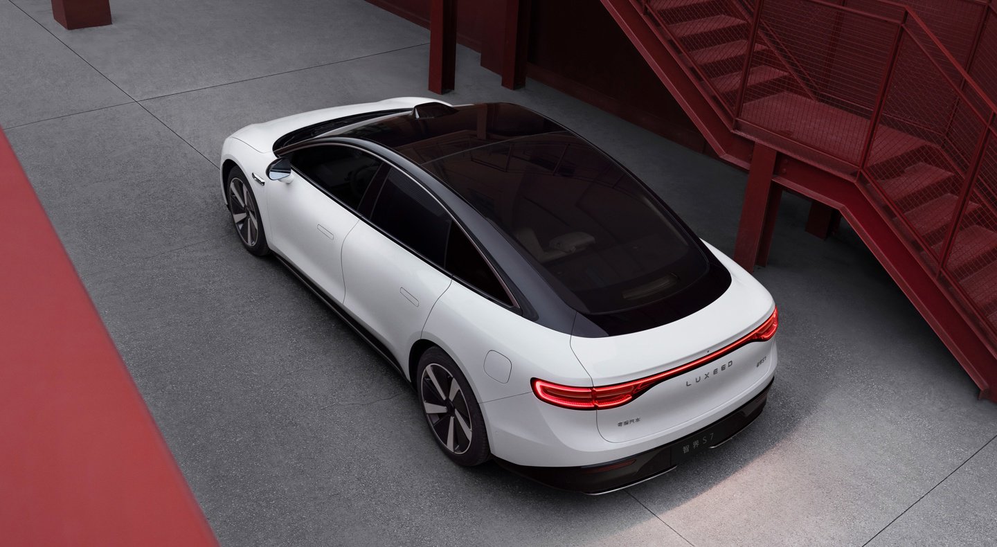 华为智选车首款纯电轿跑智界S7最新谍照流出