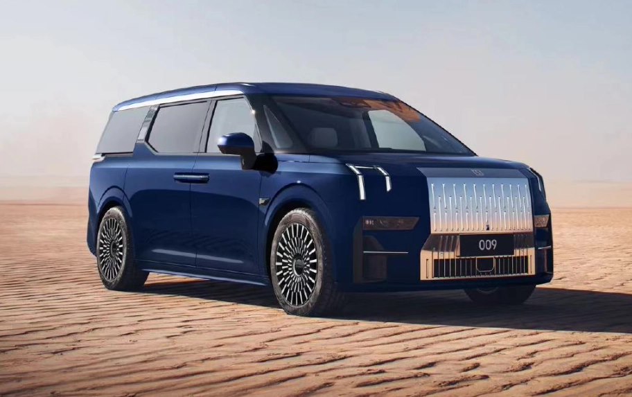 沃尔沃首款MPV车型EM90完成申报 极氪009同款侧面