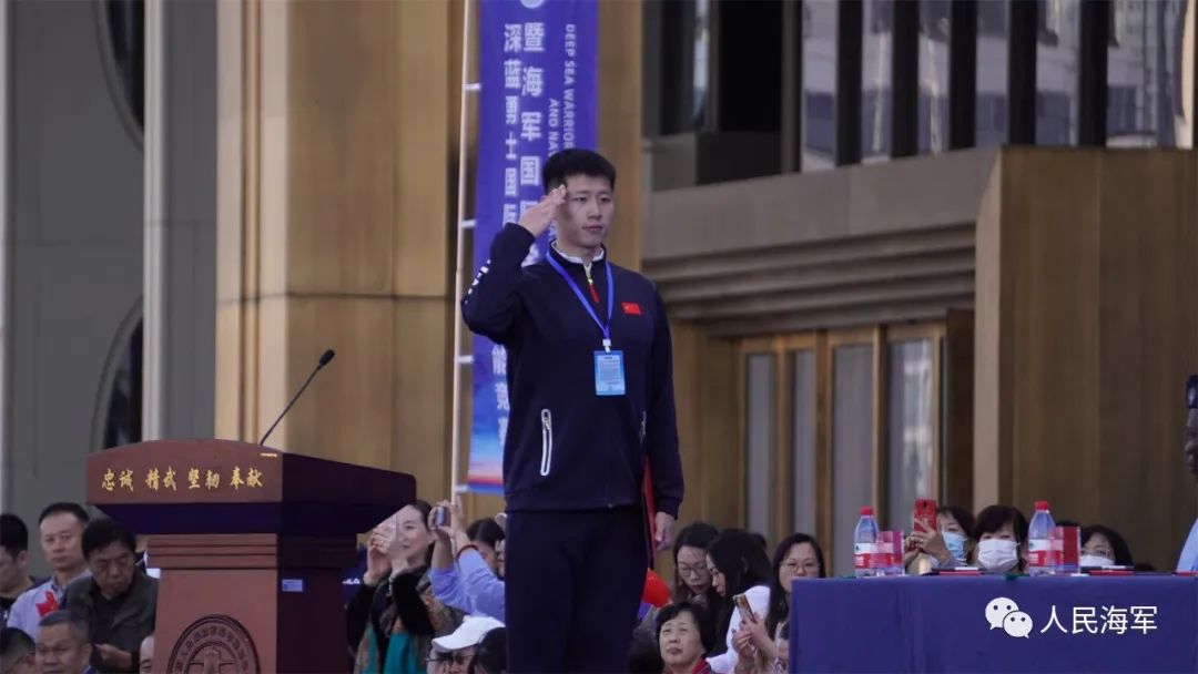 裁判员代表,教员徐翔宣誓