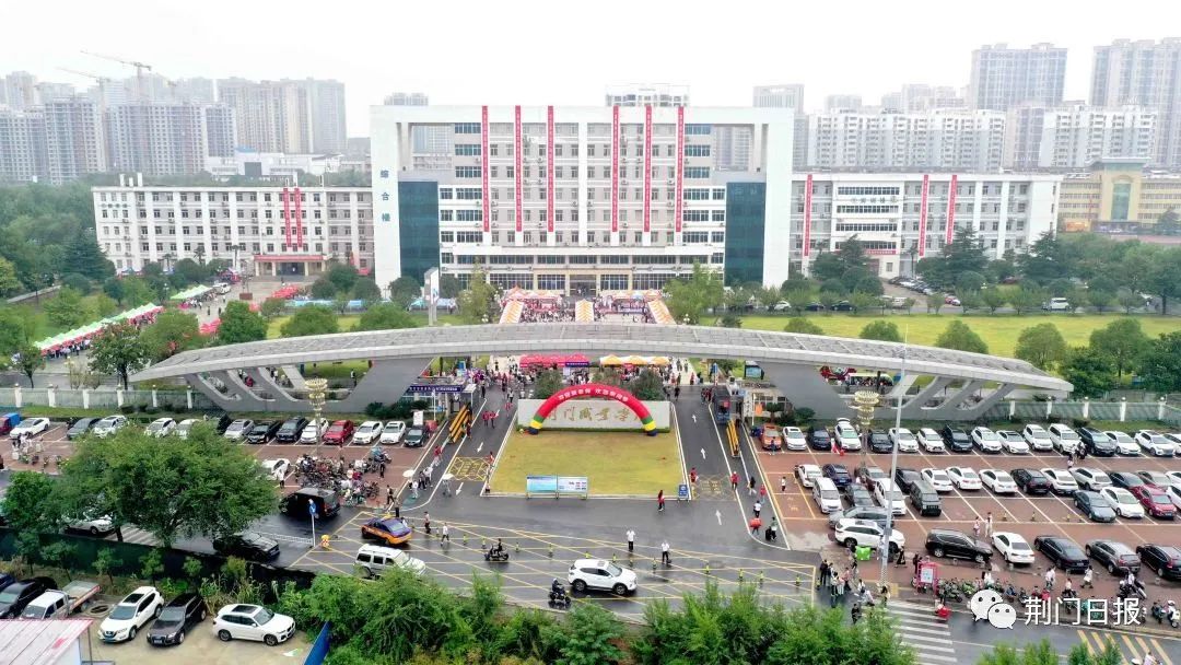 2023年9月,荆门职业学院2023级新生报到.张彩云 摄