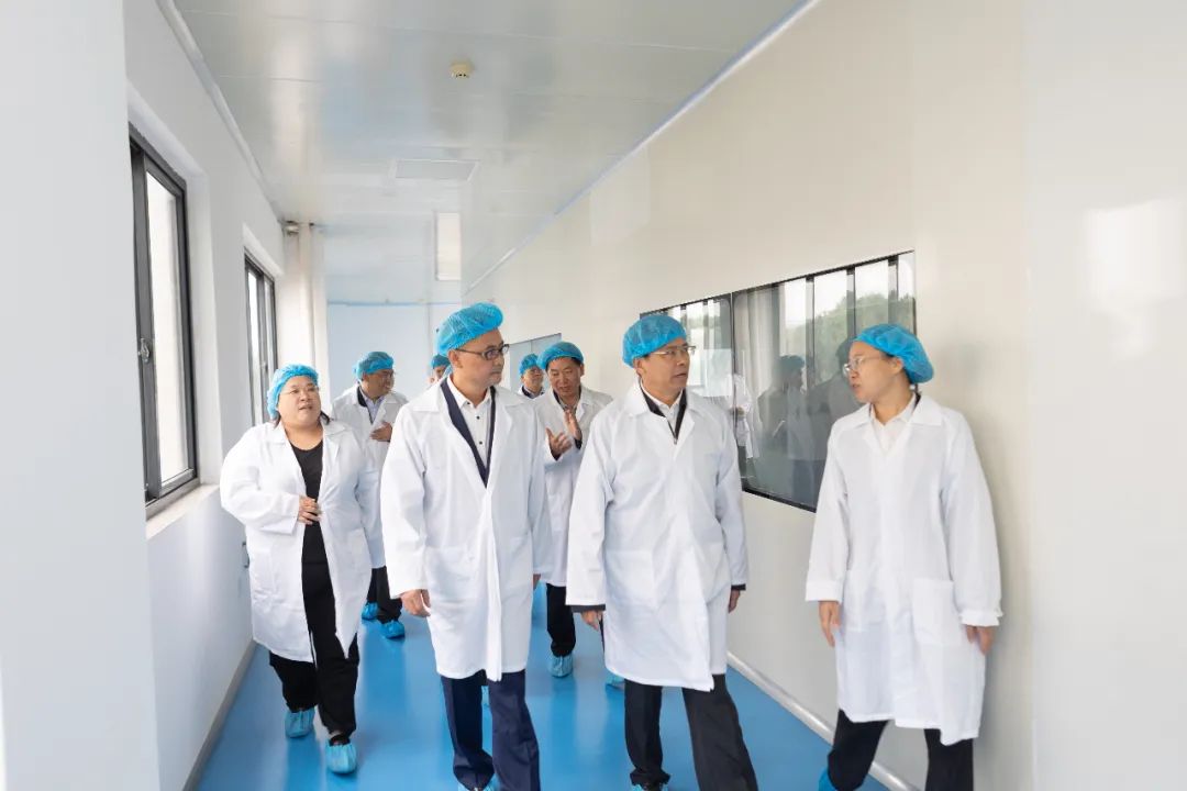 安阳市市委副秘书长祝学红,安阳市商务局局长张志红,汤阴县委书记路录