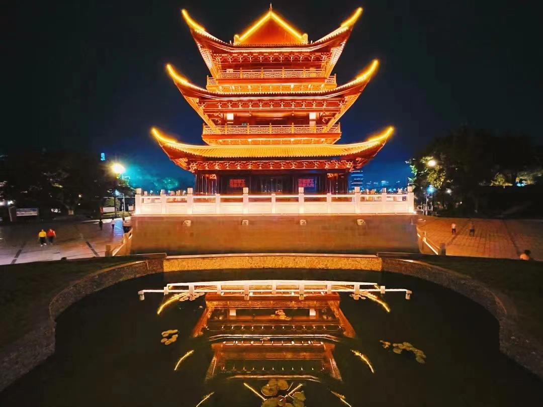 赛道美如画踏步滚滚长江边2023宜宾长江马拉松22日开跑