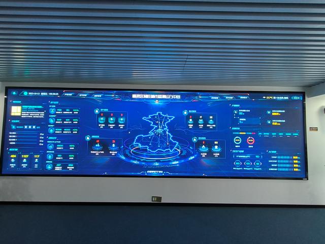 怀柔区韧性城市监测运行中心内的大屏幕。受访者供图