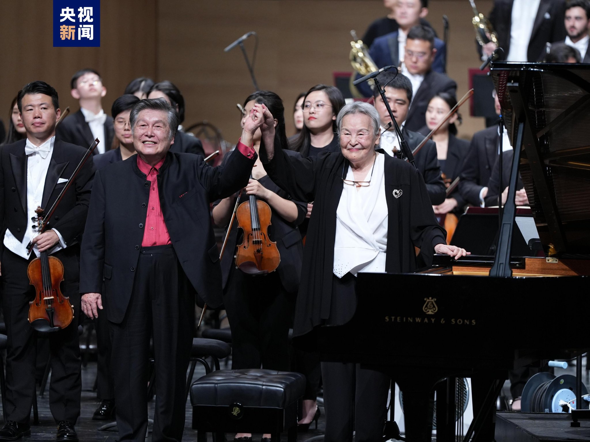 94岁指挥家郑小瑛,82岁钢琴家殷承宗再度联袂奏响《黄河》_新浪财经