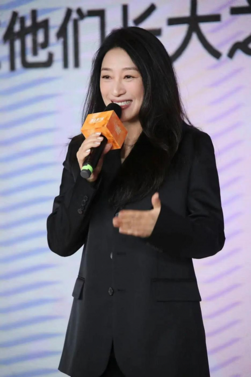 一曲《我的1997》曾让艾敬的歌声红遍大江南北.