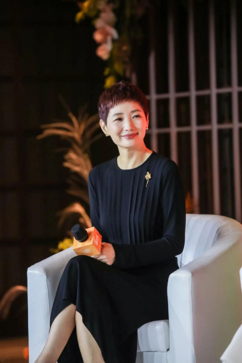 上海时装周推广大使 晓雪作家晓雪,播客主播佟晨洁,艺术家艾敬,歌手