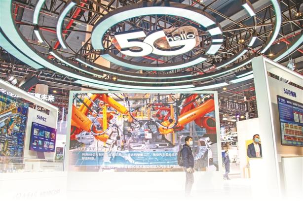 湖北省武汉市中国光谷科技会展中心展出的“5G+工业互联网”成果。新华社记者 伍志尊 摄