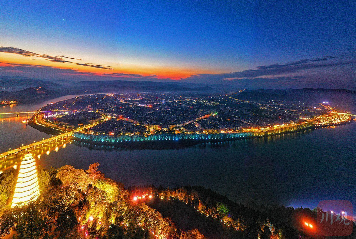阆中:星光璀璨映古城