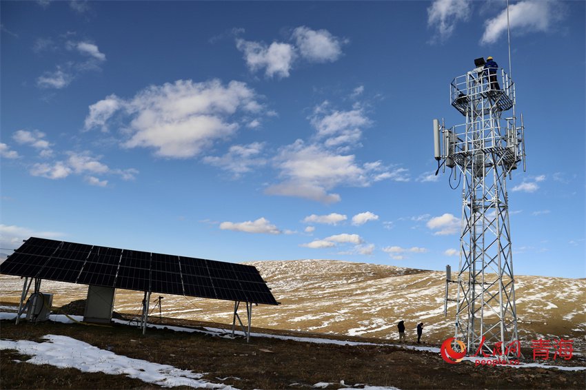 玉树州曲麻莱县黄河源流域约古宗列曲拍摄的中国移动5g基站.