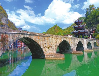 镇远 阳河上的祝圣桥.张海摄