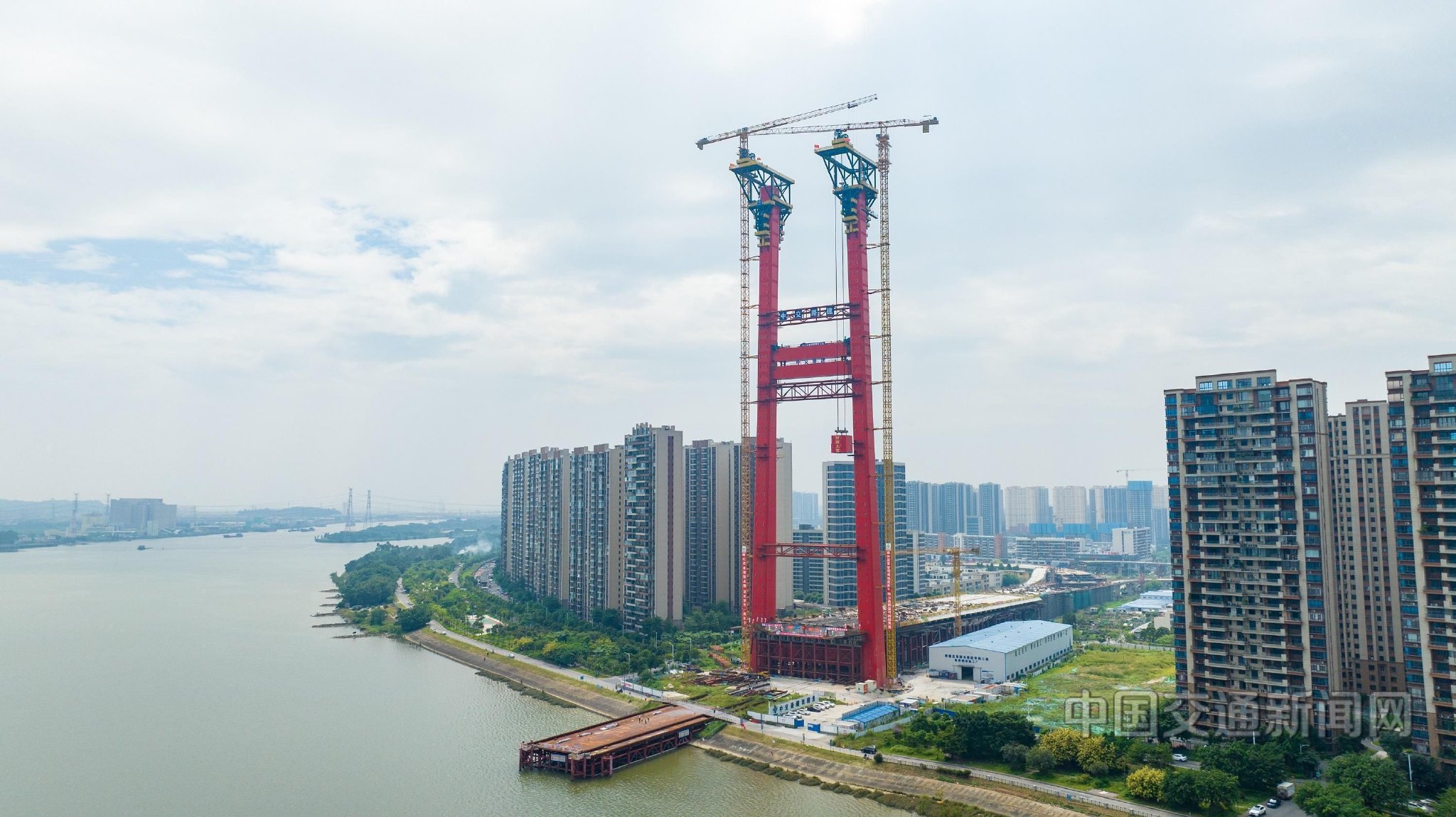 佛山顺德大桥容桂侧高塔封顶_新浪财经_新浪网