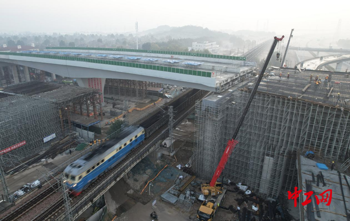 36%)电气化局集团有限公司承建的石家庄市中华北大街上跨西环线铁路t