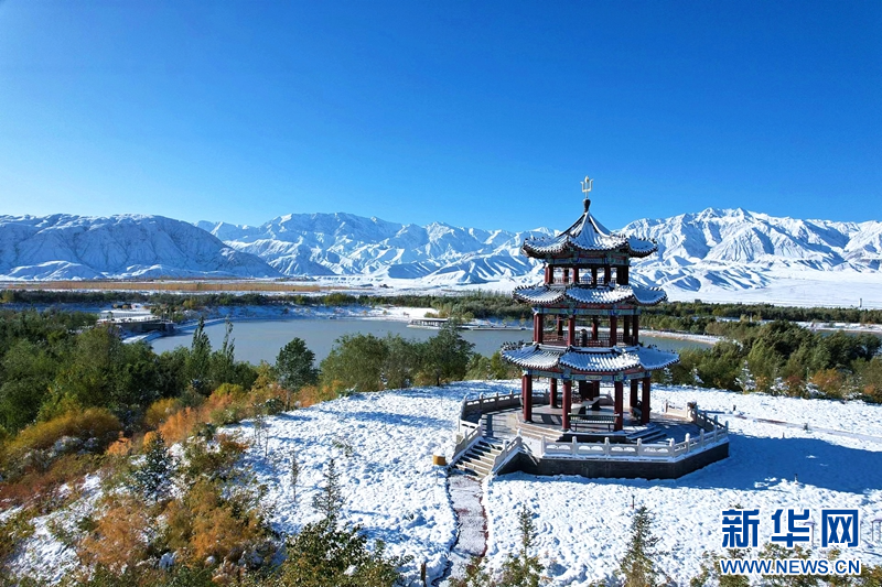 10月17日,甘肃省酒泉市肃北蒙古族自治县迎来入秋后的首场降雪