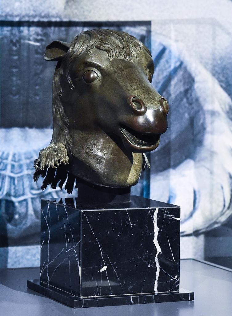 2019年11月13日,圆明园马首铜像在"回归之路——新中国成立70周年