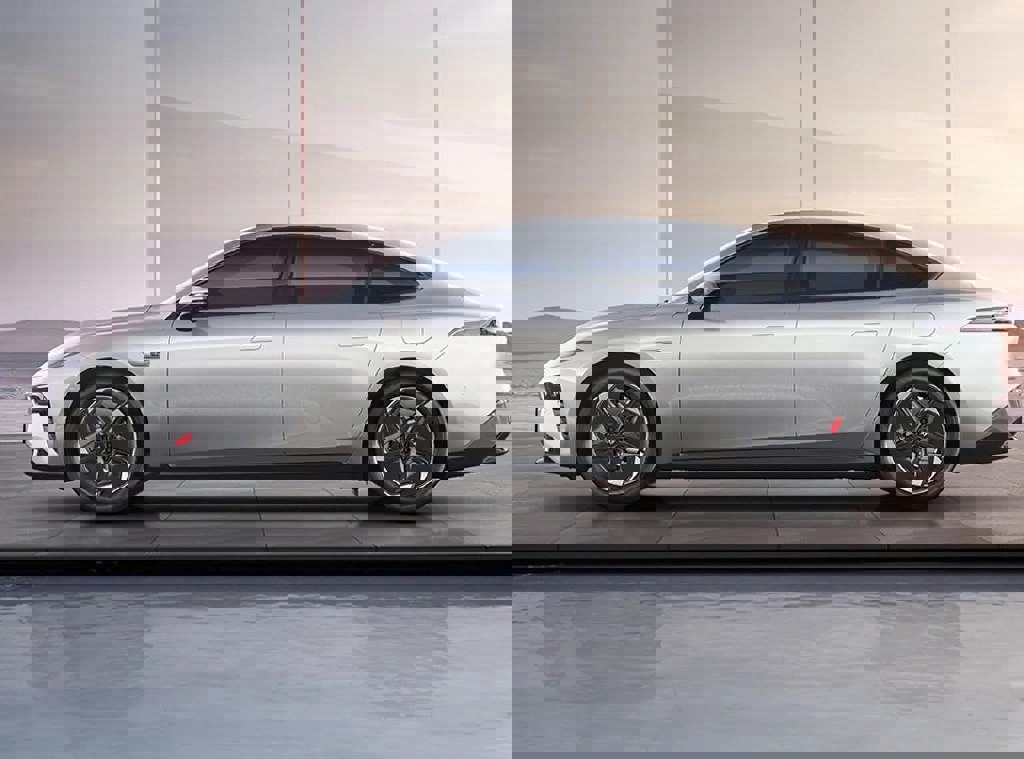 “剪刀门”纯电轿跑车型再加一：东风 eπ 007 官图公开，11 月 6 日首发亮相