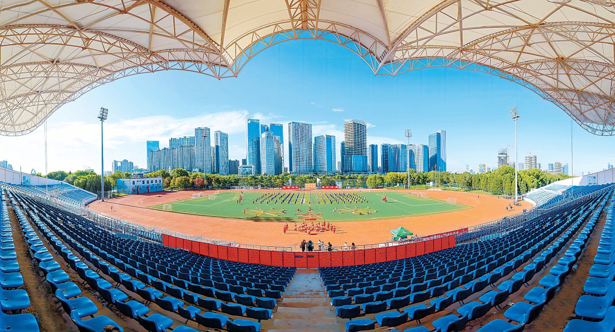 运动氛围浓厚的运河奥体公园体育场. 黎振平摄