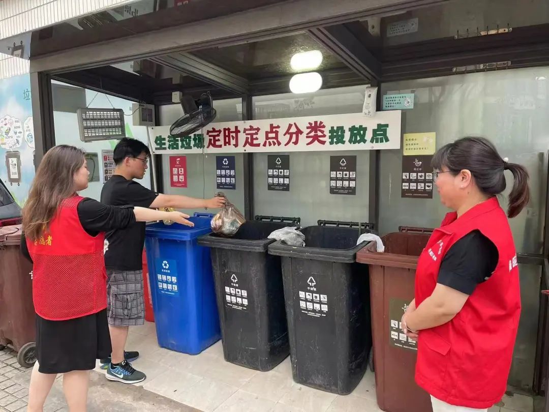 指导居民投放垃圾