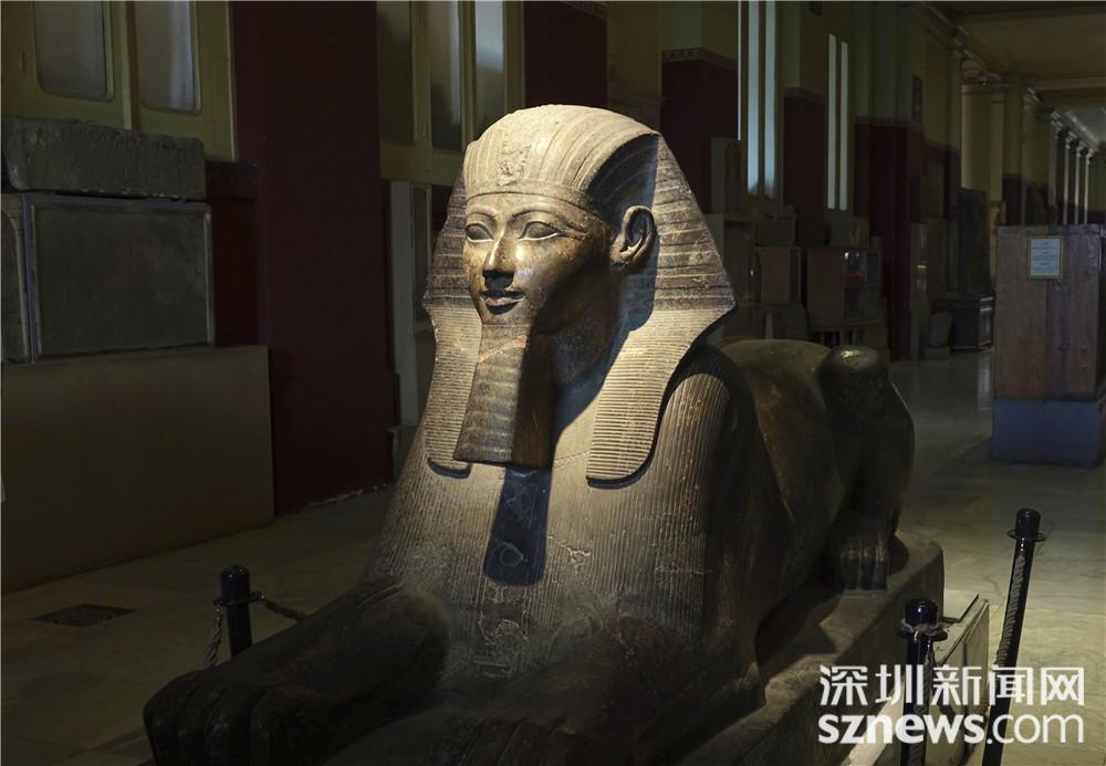 不同的狮身人面像.李仁奇 摄