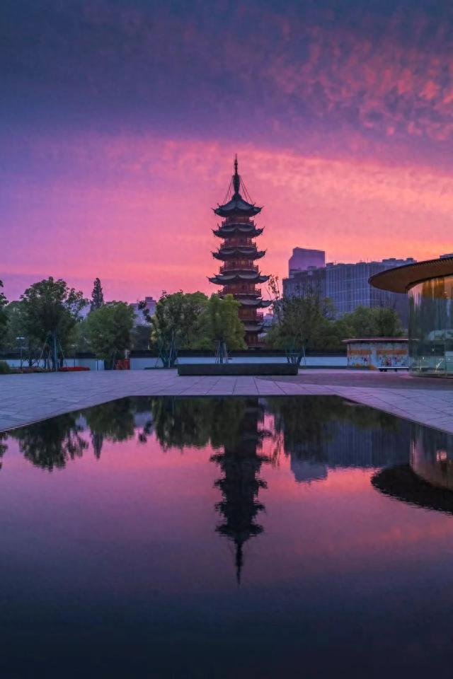 今天,就让我们一起来一场上海古塔之旅,品味悠悠岁月背后的建筑故事.