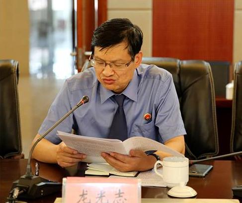 龙光志出生于1966年12月,云南宣威人,曾任曲靖市人民检察院副检察长
