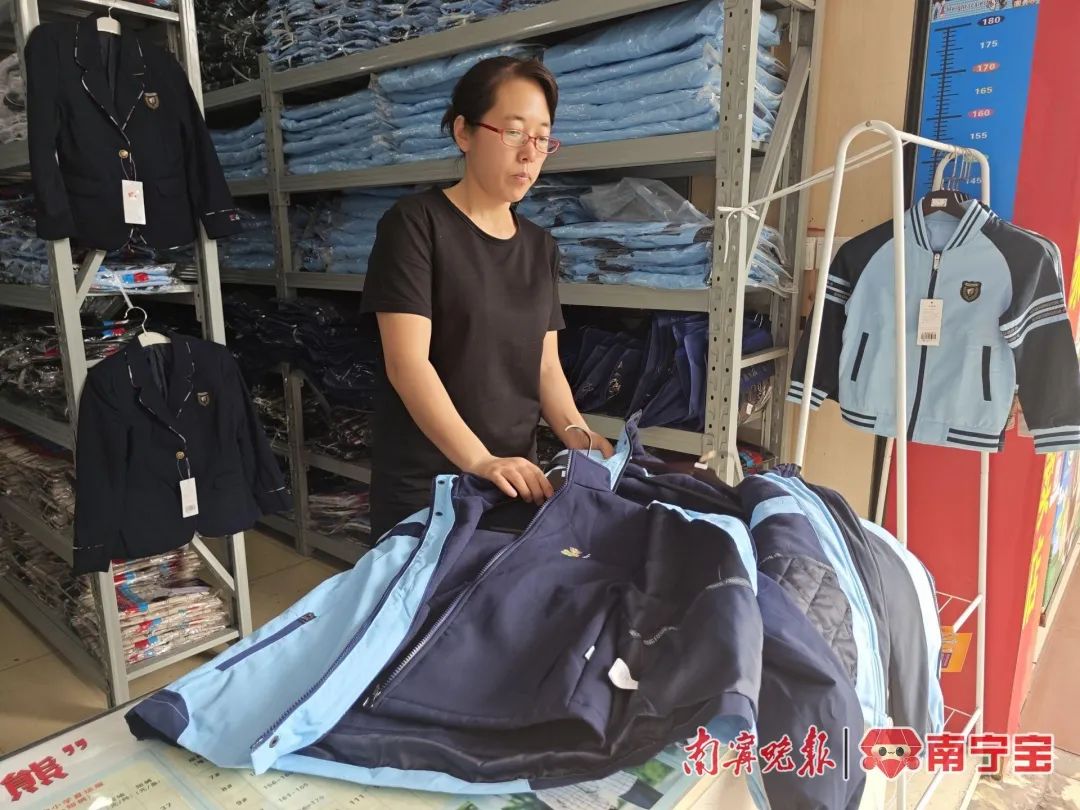 天气开始转凉,南宁秋冬校服升级!可"一衣三穿"