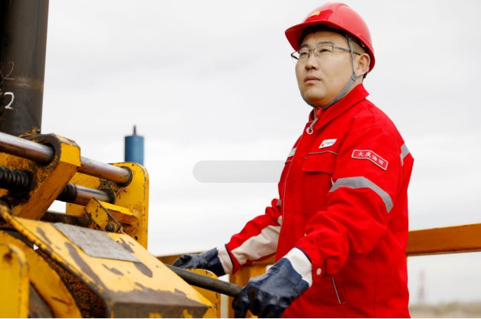 标兵风采丨张晶:当好新时代铁人队伍扛旗人|张晶_新浪财经_新浪网