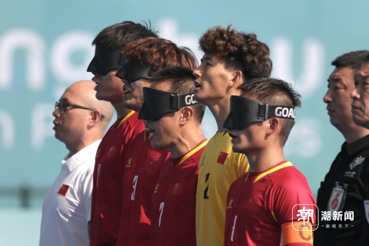 (赛后面向观众以示感谢 潮新闻记者 吴煌摄)