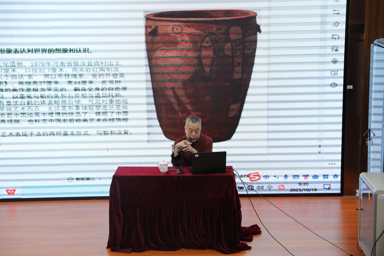 校长李苦婵表示,2023年"百幅名画进校园"首场活动走进南园小学,非常