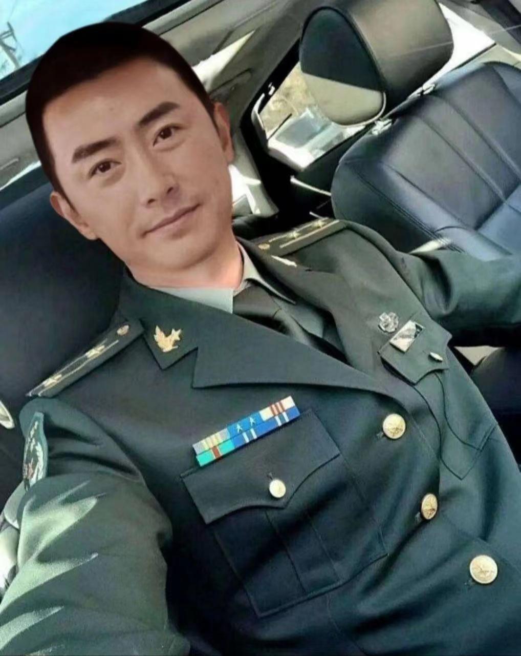 "赵胜利"发给受骗女性的"军官照"&nbsp;受访者供图