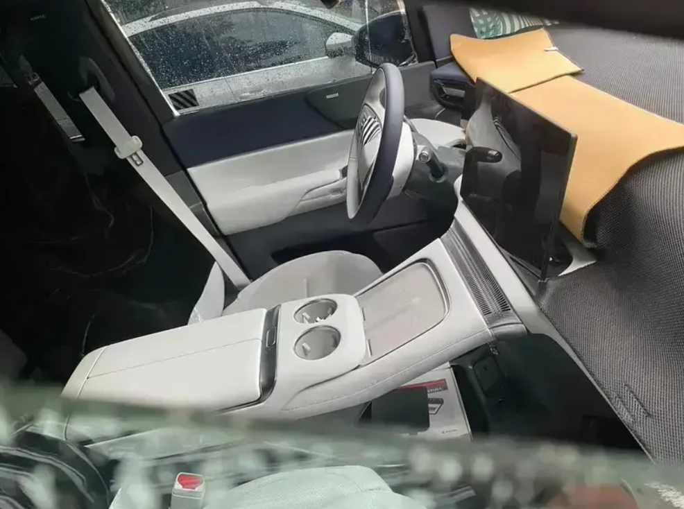 小鹏首款 MPV 车型 X9 亮相