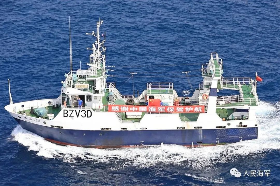 ""为祖国海军骄傲"……看到被护船队发来的感谢信官兵们倍感自豪,纷