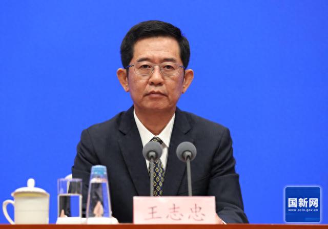 公安部副部长王志忠10月24日,国务院新闻办举行"权威部门话开局"系列