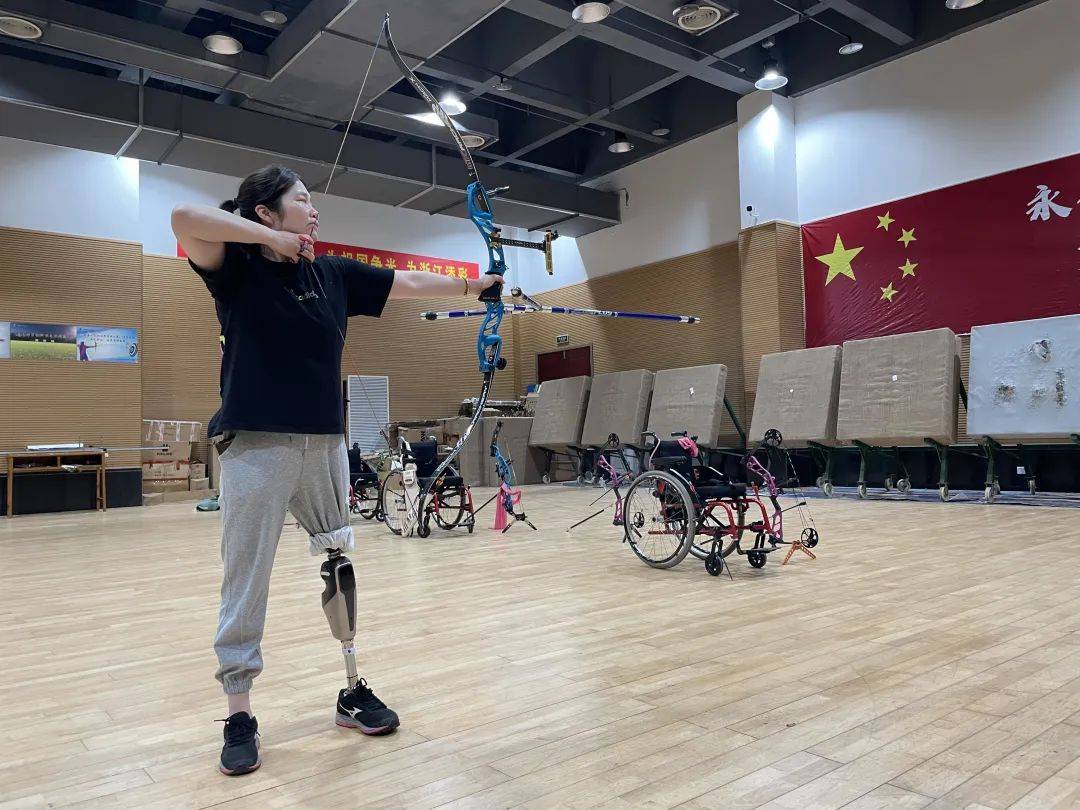 brainco智能仿生腿首次亮相亚残运会火炬传递