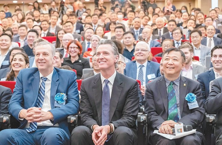 七人行南京师大：文学·历史·新闻三域共觅新路径