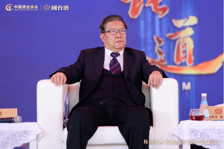 图为《论道》对话嘉宾龙永图