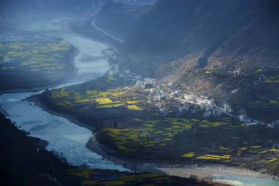 大渡河泸定县冷碛镇田园风光.甘孜州水利局 供图