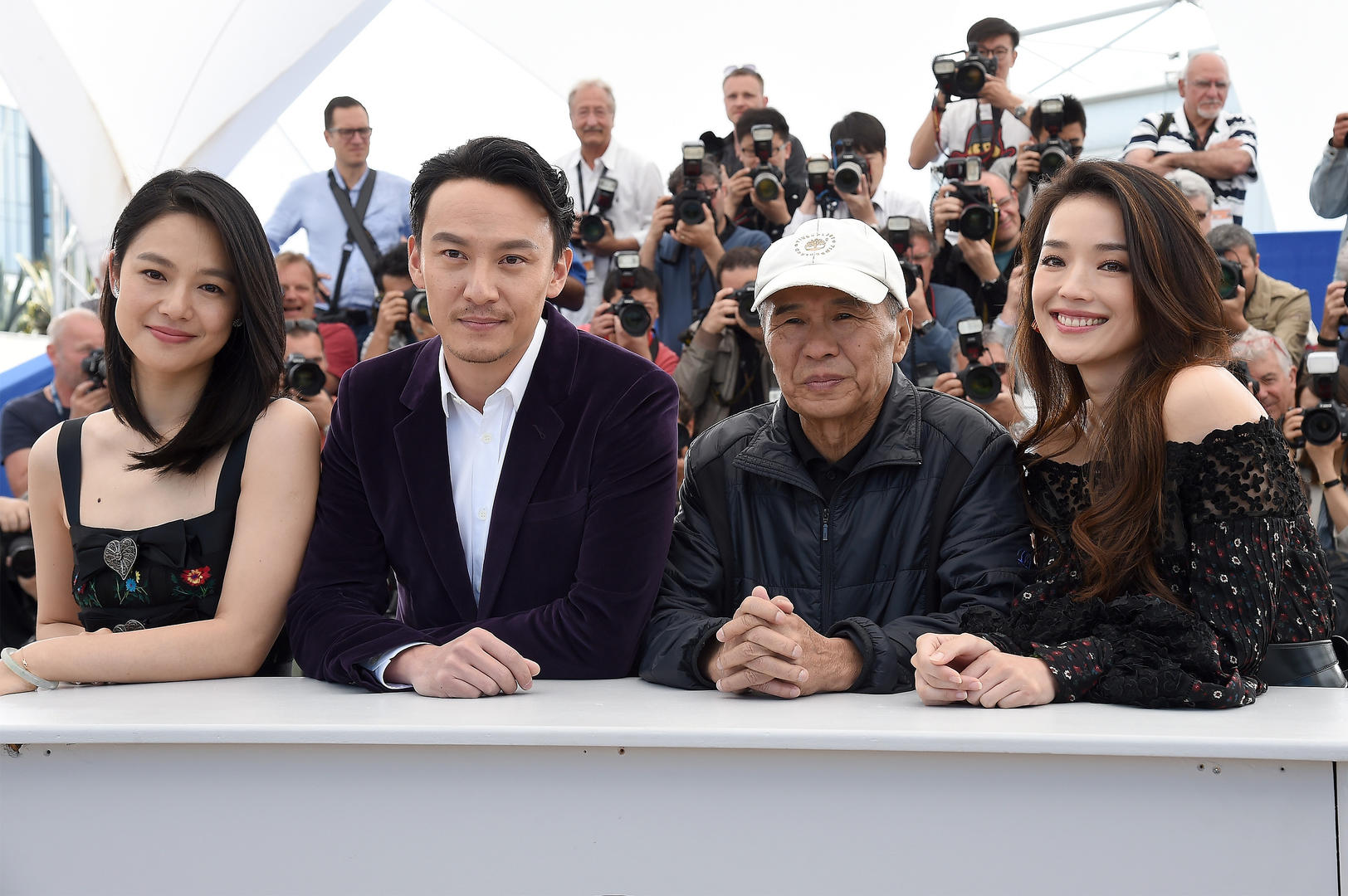 左起:周韵,张震,侯孝贤,舒淇在戛纳电影节(图/视觉中国)