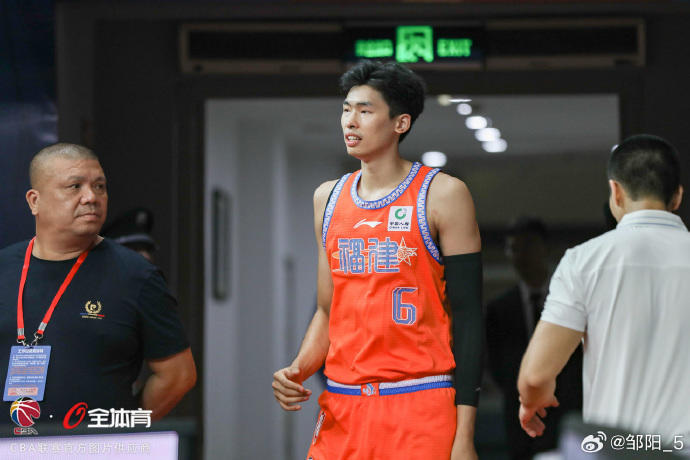 红星专访丨cba新秀邹阳说福建队选中我是赚了其实是我赚了