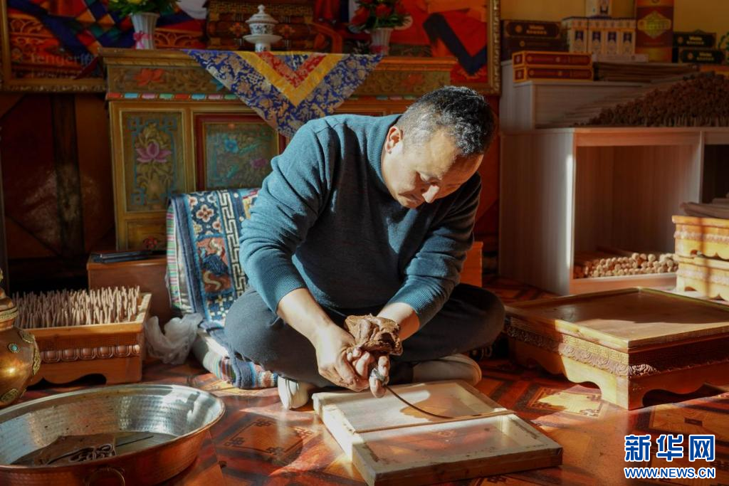 旦增曲扎:让氤氲藏香飘向四方